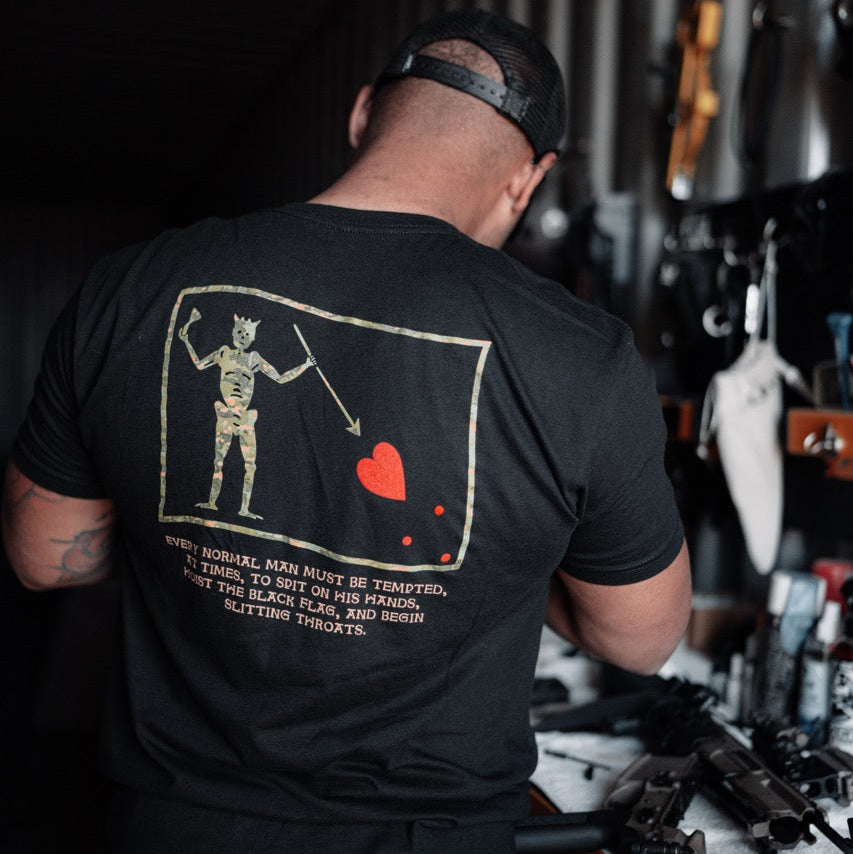 Футболка Hoist The Black Flag  – обзор и цена Streetwear Brand Tees
